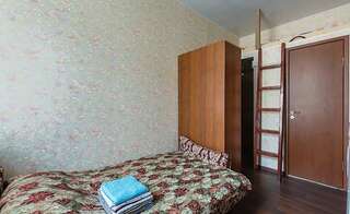 Гостиница Guest house on Sotsialisticheskaya Санкт-Петербург Двухместный номер с общей ванной комнатой-1